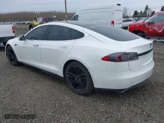 2013 Tesla Model S with VIN 5YJSA1CG3DFP16662, listed as a IAAI auction lot 41652712 with 105,176 mi miles. Bid and sale history available at carsss.com. Image 3.