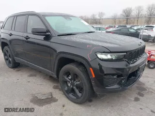 2023 Jeep Grand Cherokee Altitude with VIN 1C4RJHAG6PC552500, listed as a IAAI auction lot 41173894 with 33,345 mi miles. Bid and sale history available at carsss.com. Image 1.