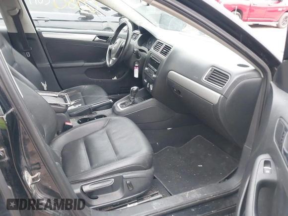 2013 Volkswagen Jetta SE with VIN 3VWDP7AJ1DM288236, listed as a IAAI auction lot 41706050 with 156,898 mi miles and . Bid and sale history available at DreamBid. Image 5.