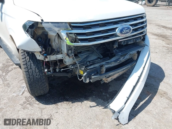2019 Ford Expedition XLT z VIN 1FMJU1HT1KEA85882, wystawiony jako IAAI lot #42127179 z przebiegiem 110 173 mil mil oraz . Historia ofert i sprzedaży dostępna na DreamBid. Obrazek 6.
