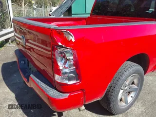 2015 Ram 1500 Express z VIN 1C6RR6KG0FS722793, wystawiony jako IAAI lot #41884599 z przebiegiem 216 442 mil mil oraz . Historia ofert i sprzedaży dostępna na DreamBid. Obrazek 6.