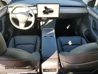 2024 Tesla Model Y Long Range z VIN 7SAYGAEE2RF075681, wystawiony jako Copart lot #86433524 z przebiegiem 18 640 mil mil oraz Szkoda całkowita • Salvage title. Historia ofert i sprzedaży dostępna na DreamBid. Obrazek 8.