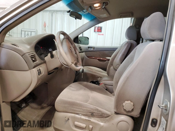 2004 Toyota Sienna XLE z VIN 5TDZA22C74S188042, wystawiony jako Copart lot #57497735 z przebiegiem 297 284 mil mil oraz Nie do naprawy • Non repairable. Historia ofert i sprzedaży dostępna na DreamBid. Obrazek 7.