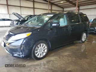 2015 Toyota Sienna LE z VIN 5TDJK3DC8FS105749, wystawiony jako Copart lot #59089465 z przebiegiem 150 140 mil mil oraz Szkoda całkowita • Salvage title. Historia ofert i sprzedaży dostępna na DreamBid. Obrazek 1.