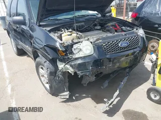 2006 Ford Escape Hybrid z VIN 1FMCU96H96KA25975, wystawiony jako IAAI lot #42130554 z przebiegiem 235 342 mil mil oraz . Historia ofert i sprzedaży dostępna na DreamBid. Obrazek 6.