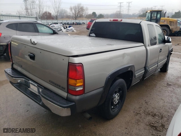 2000 Chevrolet Silverado 1500 LS with VIN 2GCEC19T1Y1204483, listed as a Copart auction lot 43361205 with 188,360 mi miles and Salvage Title. Bid and sale history available at carsss.com. Image 3.