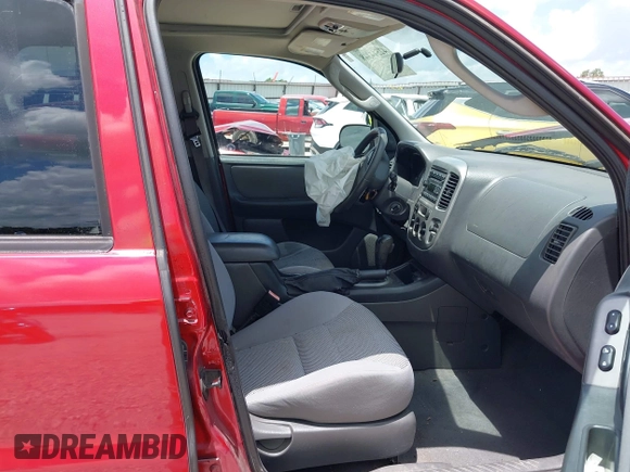 2005 Ford Escape XLT с VIN 1FMYU93175DA16398, выставлен на аукционе IAAI как лот 42544348 с пробегом 114 065 миль миль и . История ставок и продаж доступна на DreamBid. Изображение 5.
