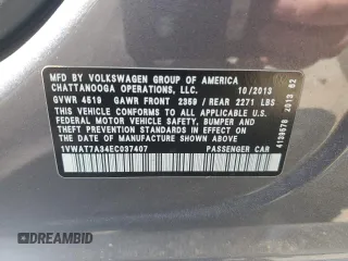 2014 Volkswagen Passat S z VIN 1VWAT7A34EC037407, wystawiony jako Copart lot #59512805 z przebiegiem 185 937 mil mil oraz Czysty tytuł • Clean title. Historia ofert i sprzedaży dostępna na DreamBid. Obrazek 12.