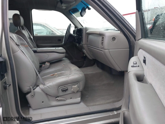 1999 Chevrolet Silverado 1500 LT with VIN 2GCEK19T1X1195916, listed as a IAAI auction lot 41740193 with 111,263 mi miles. Bid and sale history available at carsss.com. Image 5.