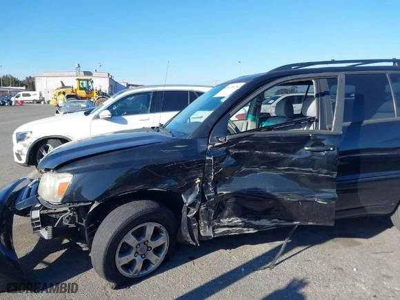 2005 Toyota Highlander with VIN JTEGP21A250083043, listed as a IAAI auction lot 41635028 with 125,277 mi miles. Bid and sale history available at carsss.com. Image 6.