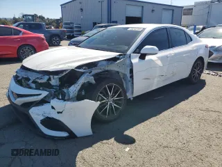 2023 Toyota Camry SE with VIN 4T1G11AK2PU799683, listed as a Copart auction lot 48240755 with 32,331 mi miles and Salvage Title. Bid and sale history available at DreamBid. Image 1.