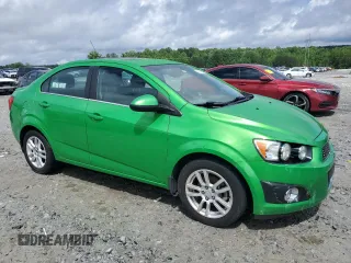 2015 Chevrolet Sonic LT z VIN 1G1JC5SH2F4145840, wystawiony jako Copart lot #56779335 z przebiegiem 101 521 mil mil oraz Czysty tytuł • Clean title. Historia ofert i sprzedaży dostępna na DreamBid. Obrazek 4.