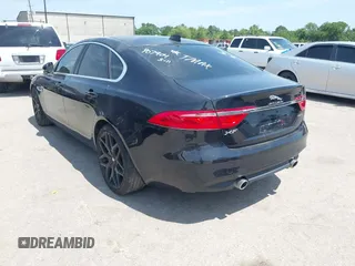 2016 Jaguar XF 35t Premium z VIN SAJBD4BV2GCY07904, wystawiony jako IAAI lot #42252672 z przebiegiem 106 383 mil mil oraz . Historia ofert i sprzedaży dostępna na DreamBid. Obrazek 3.