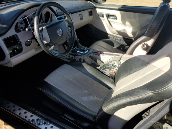 2000 Mercedes-Benz SLK 230 Kompressor with VIN WDBKK47F1YF164000, listed as a Copart auction lot 46366685 with 127,904 mi miles and Salvage title. Bid and sale history available at DreamBid. Image 8.