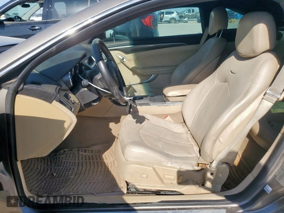 2012 Cadillac CTS Performance z VIN 1G6DJ1E35C0138308, wystawiony jako Copart lot #52984375 z przebiegiem 134 881 mil mil oraz Czysty tytuł • Clean title. Historia ofert i sprzedaży dostępna na DreamBid. Obrazek 7.