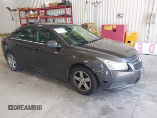 2014 Chevrolet Cruze 1LT с VIN 1G1PC5SB5E7465799, выставлен на аукционе IAAI как лот 42797553 с пробегом 165 784 миль миль и . История ставок и продаж доступна на DreamBid. Изображение 1.