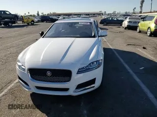 2018 Jaguar XF 25t Prestige with VIN SAJBE4FX7JCY56550, listed as a Copart auction lot 88754595 with 6,211 mi miles and Salvage Title. Bid and sale history available at carsss.com. Image 11.