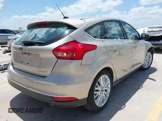 2018 Ford Focus Titanium z VIN 1FADP3N25JL279623, wystawiony jako IAAI lot #42534936 z przebiegiem 74 440 mil mil oraz . Historia ofert i sprzedaży dostępna na DreamBid. Obrazek 4.