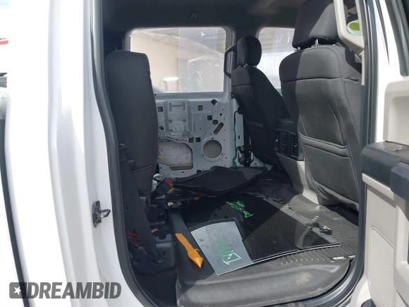 2020 Ford F-150 XL z VIN 1FTEW1CP5LKE39528, wystawiony jako IAAI lot #41826420 z przebiegiem 44 570 mil mil oraz . Historia ofert i sprzedaży dostępna na DreamBid. Obrazek 8.