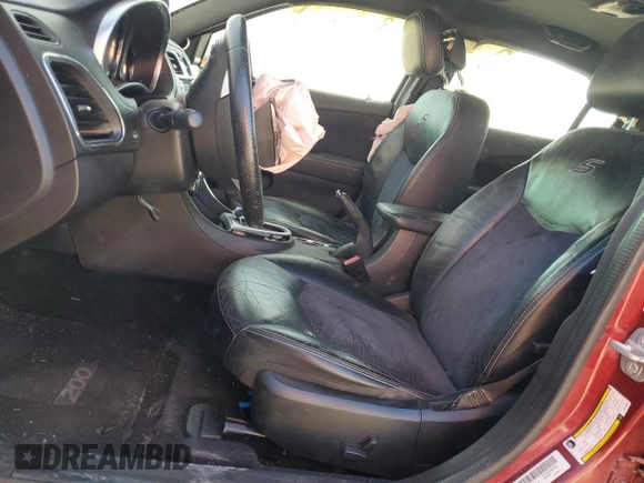 2014 Chrysler 200 Limited z VIN 1C3CCBCG3EN185880, wystawiony jako Copart lot #51862515 z przebiegiem 138 634 mil mil oraz Tytuł czysty. Historia ofert i sprzedaży dostępna na DreamBid. Obrazek 7.