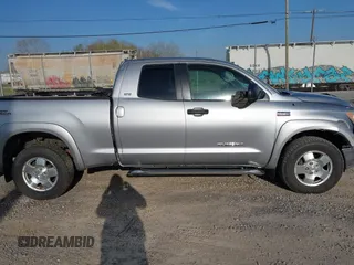 2008 Toyota Tundra 4WD Truck with VIN 5TFBV54148X073823, listed as a IAAI auction lot 42017595 with 33,107 mi miles. Bid and sale history available at carsss.com. Image 13.