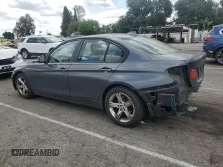 2013 BMW 3 Series 328i z VIN WBA3C1C54DF441678, wystawiony jako Copart lot #56226705 z przebiegiem 96 829 mil mil oraz Szkody całkowita. Historia ofert i sprzedaży dostępna na DreamBid. Obrazek 2.