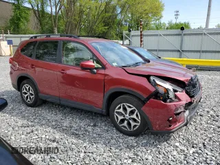 2023 Subaru Forester Premium with VIN JF2SKAECXPH528007, listed as a Copart auction lot 57000895 with 10,720 mi miles and Salvage title. Bid and sale history available at DreamBid. Image 4.