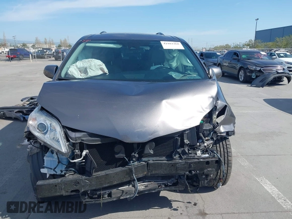 2018 Toyota Sienna XLE Auto Access Seat with VIN 5TDYZ3DC7JS934752, listed as a IAAI auction lot 41982268 with 60,225 mi miles. Bid and sale history available at carsss.com. Image 13.