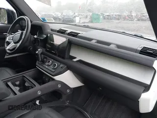2022 Land Rover Defender SE z VIN SALEPERU2N2088316, wystawiony jako IAAI lot #42151109 z przebiegiem 26 438 mil mil oraz . Historia ofert i sprzedaży dostępna na DreamBid. Obrazek 5.