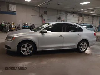 2014 Volkswagen Jetta TDI w/Premium с VIN 3VW3L7AJ6EM379401, выставлен на аукционе IAAI как лот 42086326 с пробегом 89 870 миль миль и . История ставок и продаж доступна на DreamBid. Изображение 14.