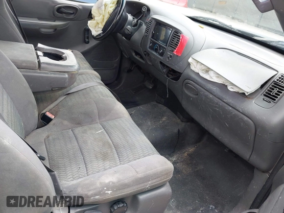 2002 Ford F-150 XL с VIN 1FTRX17242NB23323, выставлен на аукционе IAAI как лот 42363484 с пробегом Не указан миль и . История ставок и продаж доступна на DreamBid. Изображение 5.