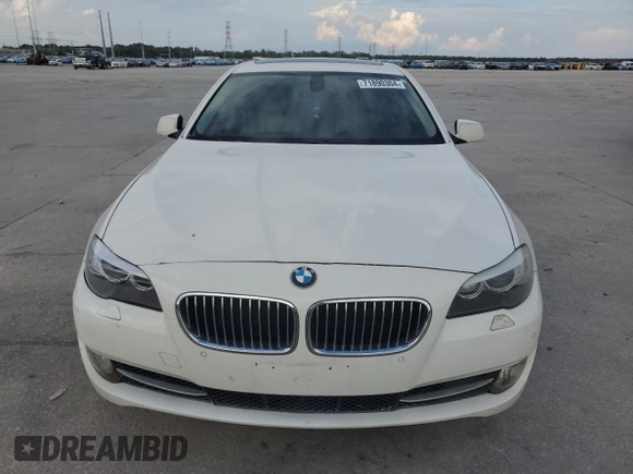 2012 BMW 5 Series 528i xDrive z VIN WBAXH5C50CDW04329, wystawiony jako Copart lot #84813424 z przebiegiem Nie podano mil oraz Szkoda całkowita • Salvage title. Historia ofert i sprzedaży dostępna na DreamBid. Obrazek 5.