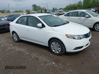 2010 Kia Forte EX z VIN KNAFU4A22A5292290, wystawiony jako IAAI lot #42195990 z przebiegiem 81 220 mil mil oraz . Historia ofert i sprzedaży dostępna na DreamBid. Obrazek 1.