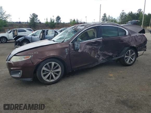 2009 Lincoln MKS z VIN 1LNHM93R89G601548, wystawiony jako Copart lot #54336075 z przebiegiem 318 143 mil mil oraz Szkoda całkowita • Salvage title. Historia ofert i sprzedaży dostępna na DreamBid. Obrazek 1.