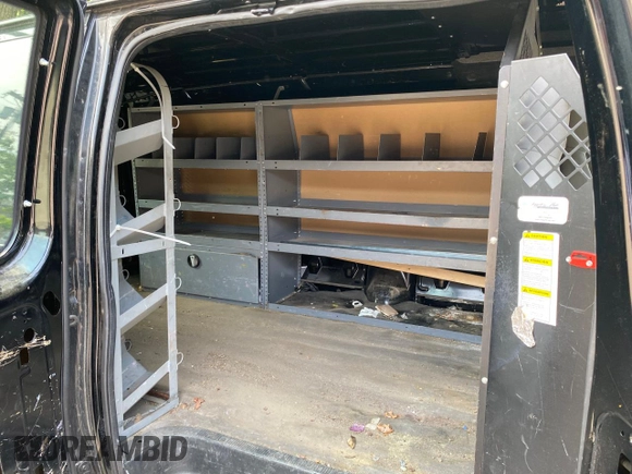 2014 Ford Econoline Cargo Commercial z VIN 1FTNE2EW6EDA32631, wystawiony jako Copart lot #61028315 z przebiegiem 160 495 mil mil oraz Czysty tytuł • Clean title. Historia ofert i sprzedaży dostępna na DreamBid. Obrazek 6.