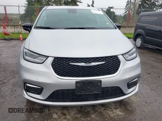 2024 Chrysler Pacifica Hybrid Select z VIN 2C4RC1S71RR141743, wystawiony jako IAAI lot #42019686 z przebiegiem 17 638 mil mil oraz . Historia ofert i sprzedaży dostępna na DreamBid. Obrazek 12.