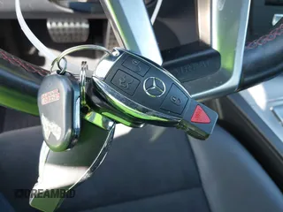 2013 Mercedes-Benz C 250 Sport z VIN WDDGF4HB8DR261166, wystawiony jako IAAI lot #41826220 z przebiegiem 67 660 mil mil oraz . Historia ofert i sprzedaży dostępna na DreamBid. Obrazek 11.