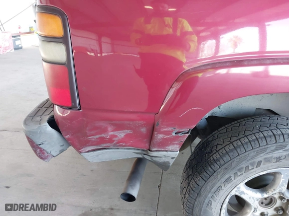 2005 Chevrolet Tahoe Z71 with VIN 1GNEK13T45R194201, listed as a IAAI auction lot 41390805 with 248,787 mi miles. Bid and sale history available at carsss.com. Image 6.