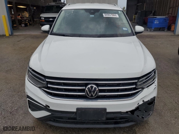 2022 Volkswagen Tiguan SE with VIN 3VV3B7AX2NM029050, listed as a Copart auction lot 84957944 with 43,754 mi miles and Salvage Title. Bid and sale history available at carsss.com. Image 5.