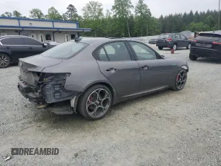 2023 Alfa Romeo Giulia Veloce z VIN ZARFAMBN6P7676600, wystawiony jako Copart lot #54583925 z przebiegiem 14 910 mil mil oraz Szkody całkowita. Historia ofert i sprzedaży dostępna na DreamBid. Obrazek 3.