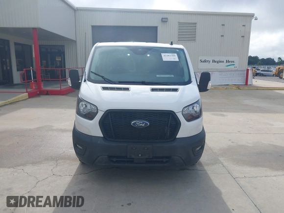 2023 Ford Transit Cargo с VIN 1FTBR1Y88PKA76644, выставлен на аукционе IAAI как лот 42382300 с пробегом 42 299 миль миль и . История ставок и продаж доступна на DreamBid. Изображение 12.