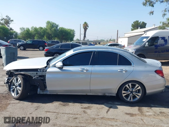 2020 Mercedes-Benz C 300 с VIN WDDWF8DB7LR526991, выставлен на аукционе IAAI как лот 40438514 с пробегом 49 781 миль миль и . История ставок и продаж доступна на DreamBid. Изображение 15.