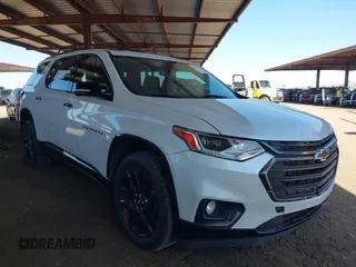2020 Chevrolet Traverse Premier z VIN 1GNERKKW3LJ117912, wystawiony jako IAAI lot #42317330 z przebiegiem 113 576 mil mil oraz . Historia ofert i sprzedaży dostępna na DreamBid. Obrazek 1.