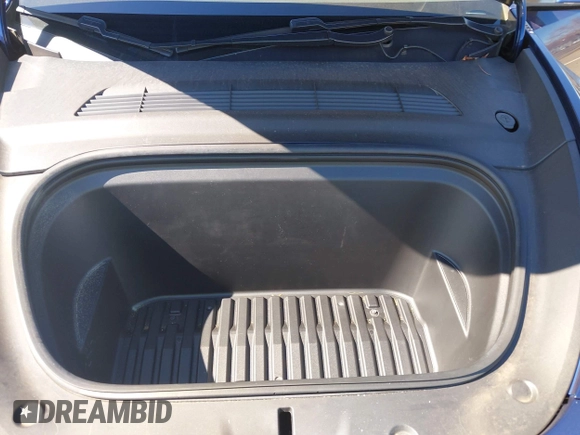 2020 Tesla Model Y Long Range with VIN 5YJYGDEF4LF005534, listed as a IAAI auction lot 41830910 with 32,438 mi miles and . Bid and sale history available at DreamBid. Image 10.