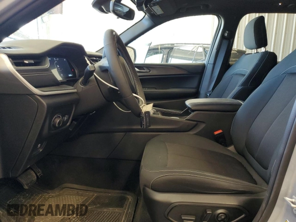 2024 Jeep Grand Cherokee Laredo z VIN 1C4RJHAG0RC159708, wystawiony jako Copart lot #56147465 z przebiegiem 7 221 mil mil oraz Szkoda całkowita • Salvage title. Historia ofert i sprzedaży dostępna na DreamBid. Obrazek 7.
