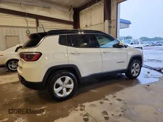 2020 Jeep Compass Latitude z VIN 3C4NJDBB5LT175411, wystawiony jako Copart lot #62606565 z przebiegiem 44 523 mil mil oraz Szkoda całkowita • Salvage title. Historia ofert i sprzedaży dostępna na DreamBid. Obrazek 3.