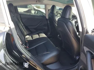 2019 Tesla Model 3 Mid Range z VIN 5YJ3E1EAXKF398909, wystawiony jako Copart lot #52504645 z przebiegiem 101 667 mil mil oraz Szkoda całkowita • Salvage title. Historia ofert i sprzedaży dostępna na DreamBid. Obrazek 10.
