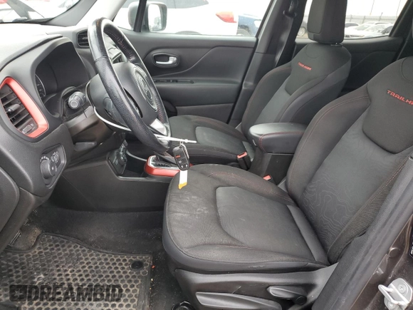 2020 Jeep Renegade Trailhawk z VIN ZACNJBC19LPL42478, wystawiony jako Copart lot #55299935 z przebiegiem 42 355 mil mil oraz Szkoda całkowita • Salvage title. Historia ofert i sprzedaży dostępna na DreamBid. Obrazek 7.
