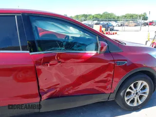 2017 Ford Escape SE z VIN 1FMCU9G9XHUE08239, wystawiony jako IAAI lot #42326698 z przebiegiem 96 471 mil mil oraz . Historia ofert i sprzedaży dostępna na DreamBid. Obrazek 6.