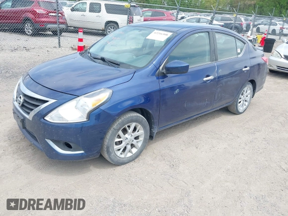 2019 Nissan Versa SV z VIN 3N1CN7AP7KL809443, wystawiony jako IAAI lot #42216308 z przebiegiem 101 860 mil mil oraz . Historia ofert i sprzedaży dostępna na DreamBid. Obrazek 2.